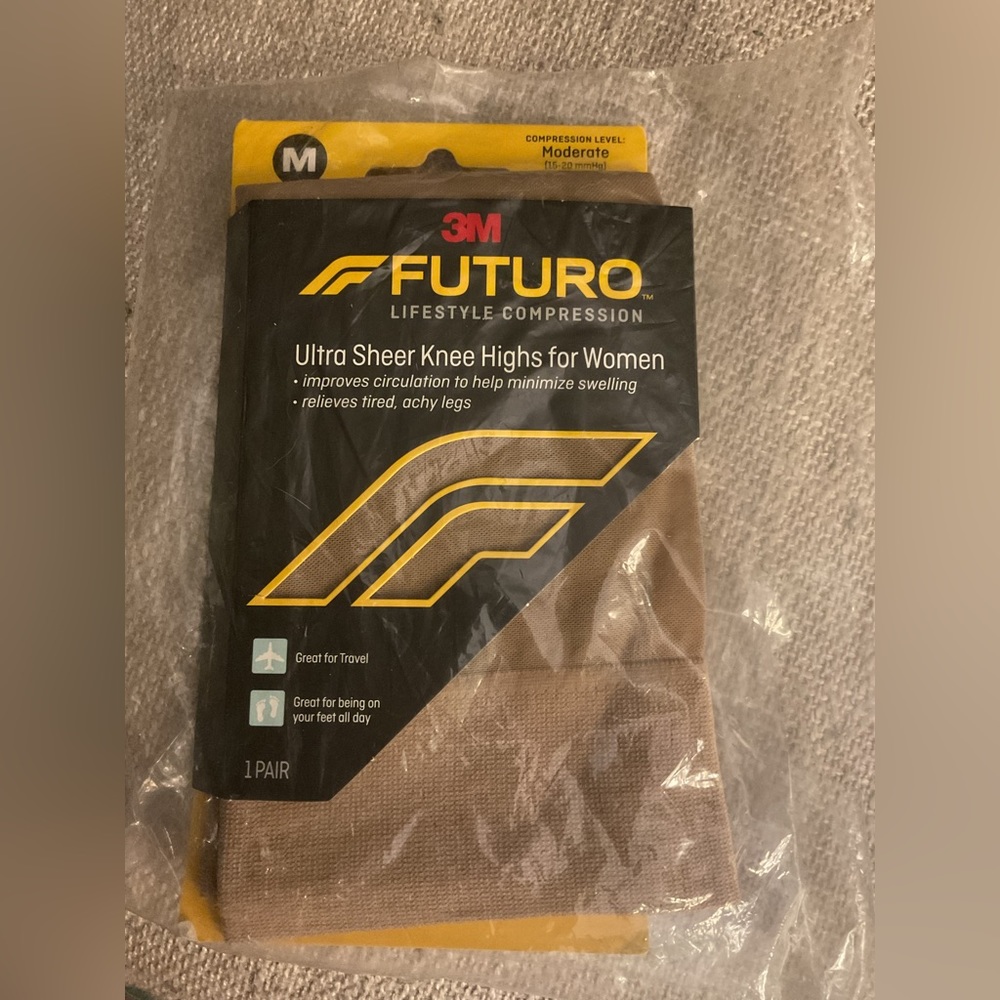 NEW Women’s 3M FUTURO Ultra Sheer Compression Knee Highs Moderate Medium